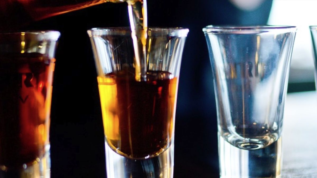 Den v byznysu: Likérky zachránil trojboj rum–vodka–zelená
